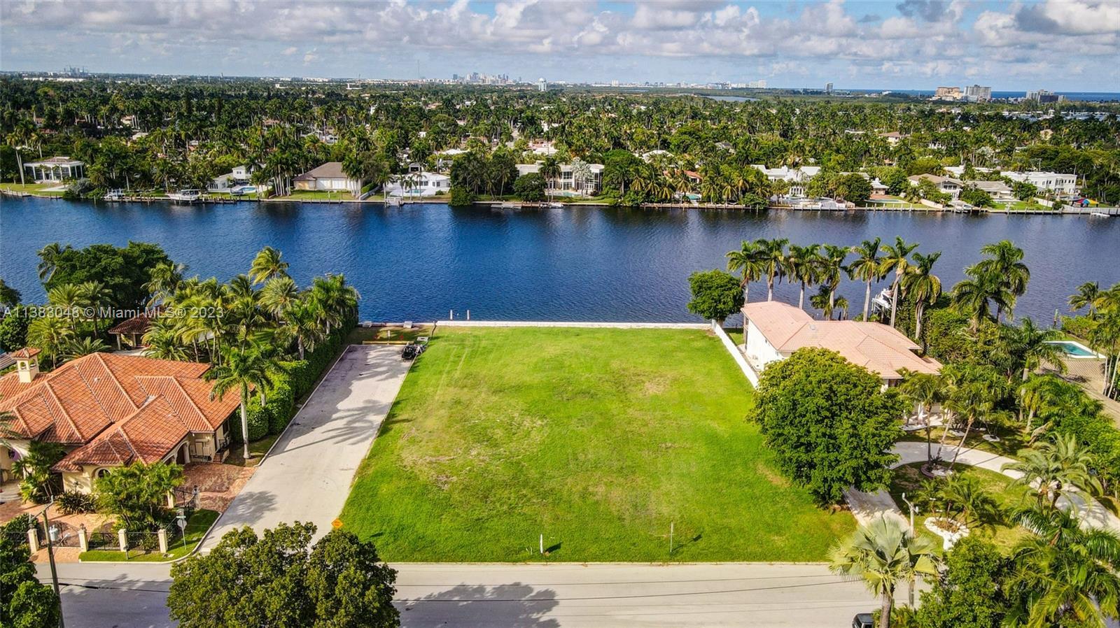 Photo of 1049 S Southlake Dr in Hollywood, FL