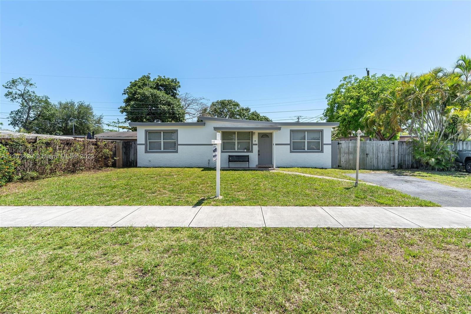 Photo of 5640 SW 40th Ct in West Park, FL