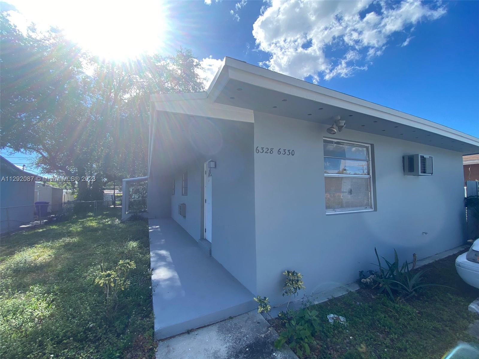Photo of 6328-6330 Washington St in Hollywood, FL