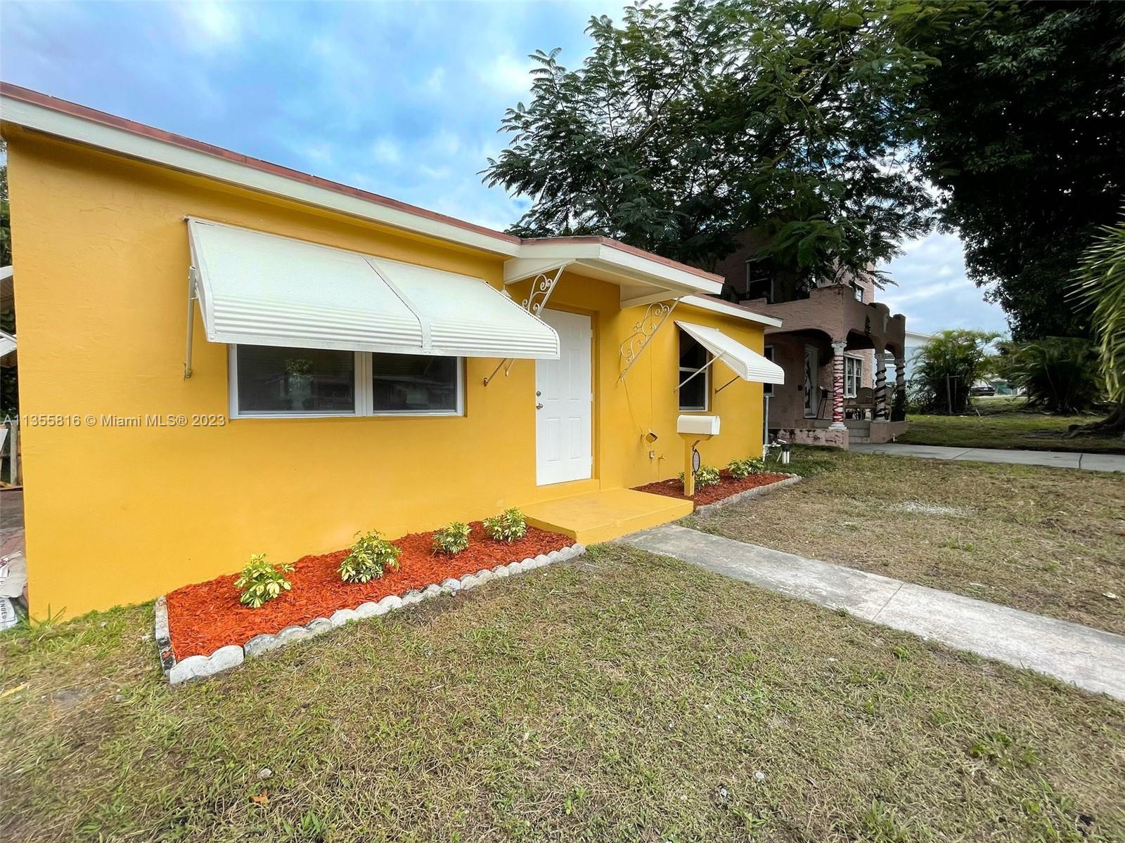 Photo of 921 32nd St in West Palm Beach, FL