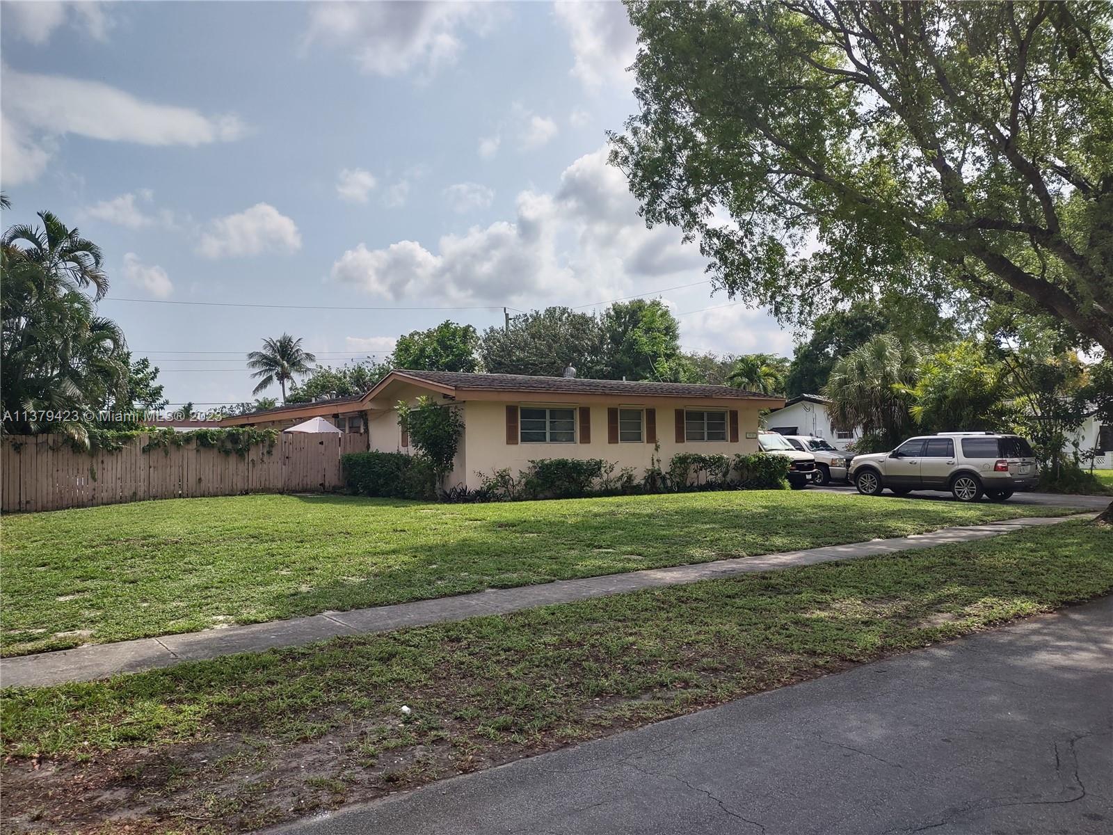 Photo of 5532 SW 1st St in Plantation, FL