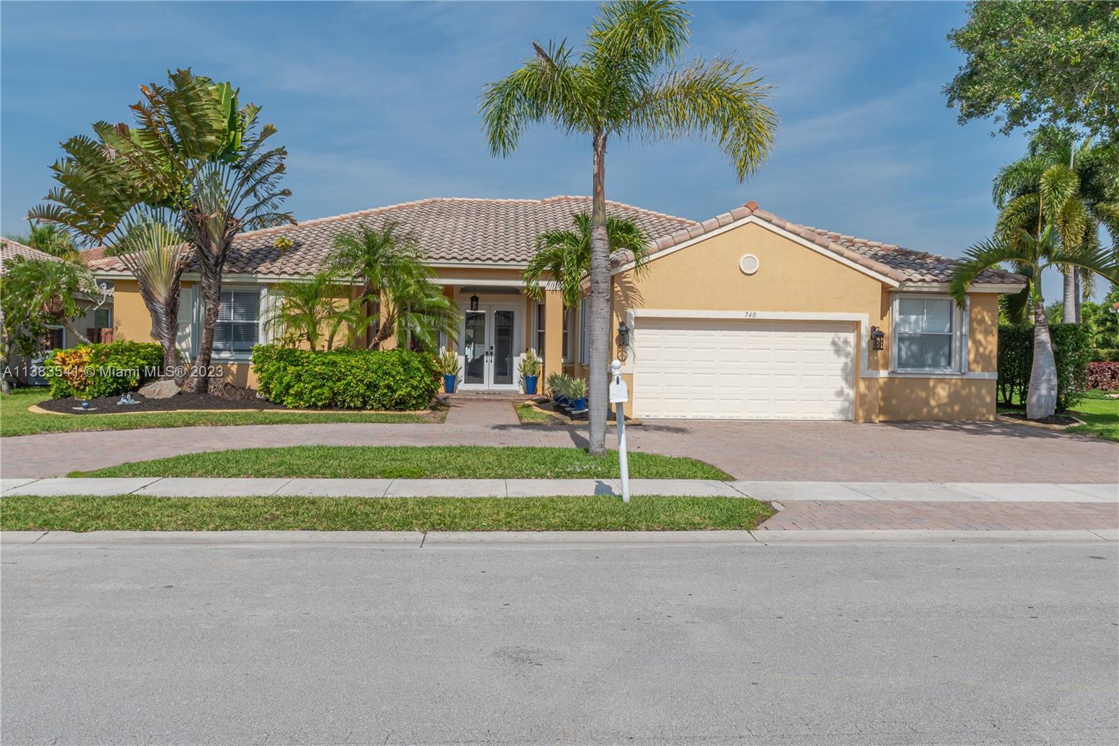 Photo of 740 SW 189th Ter in Pembroke Pines, FL