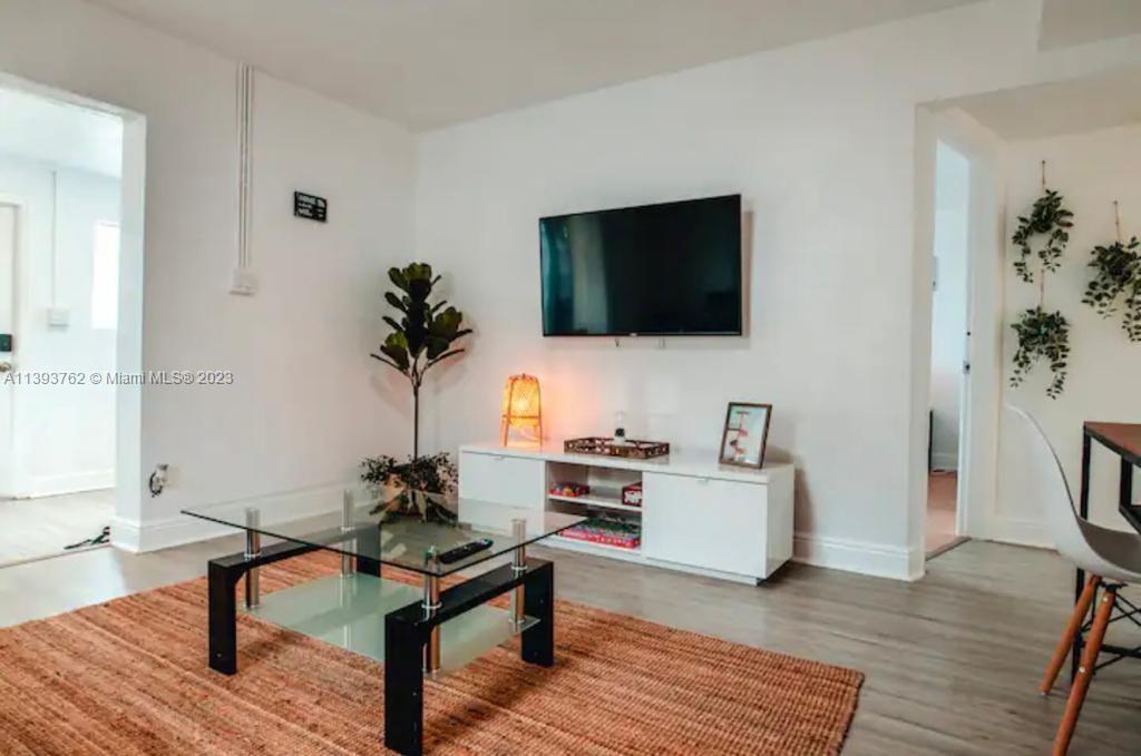 Photo of 608 NW 5th Ave in Hallandale Beach, FL