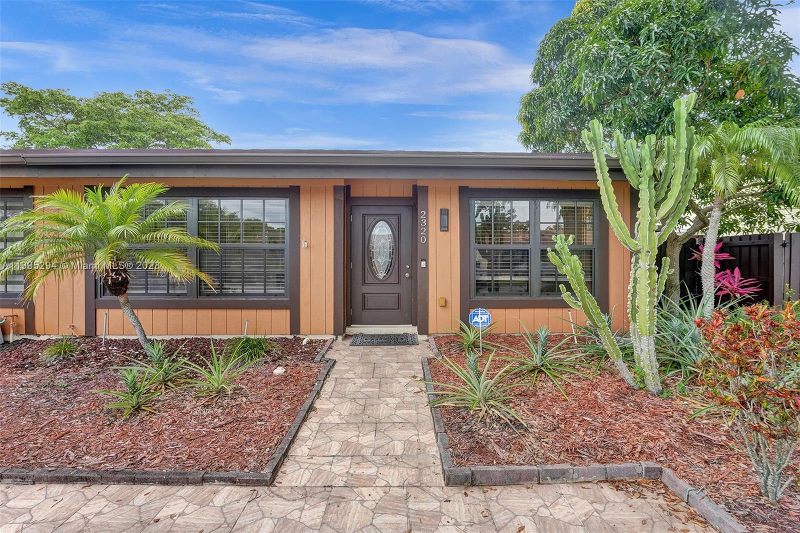 Photo of 2320 Poinsetta Ct in Pembroke Pines, FL