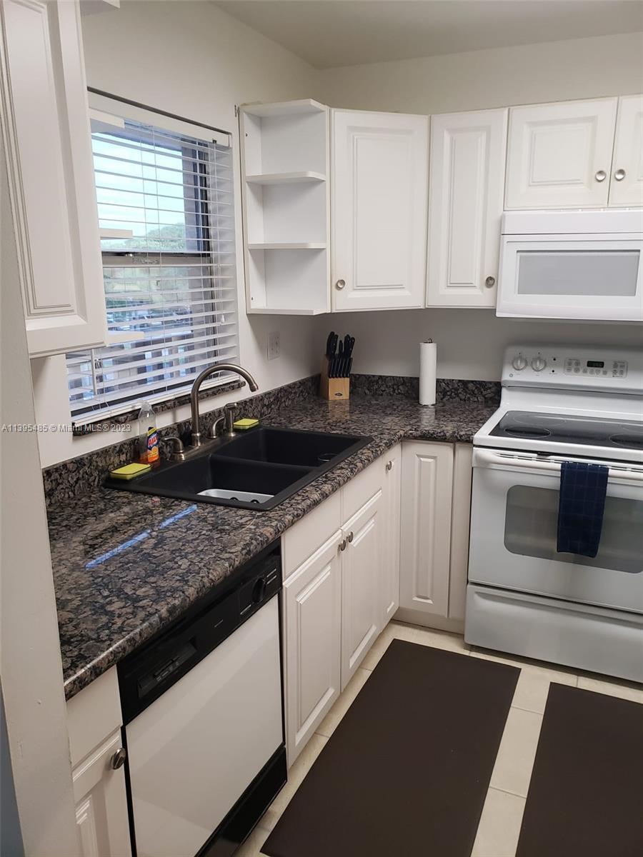 Photo of 9580 Sunrise Lakes Blvd #312 in Sunrise, FL