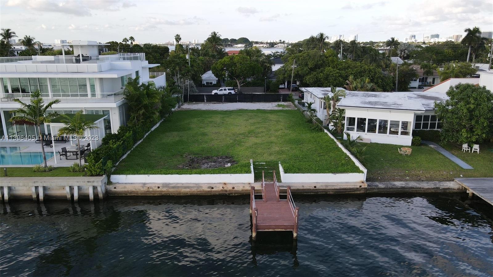 Photo of 1830 Daytonia Rd in Miami Beach, FL