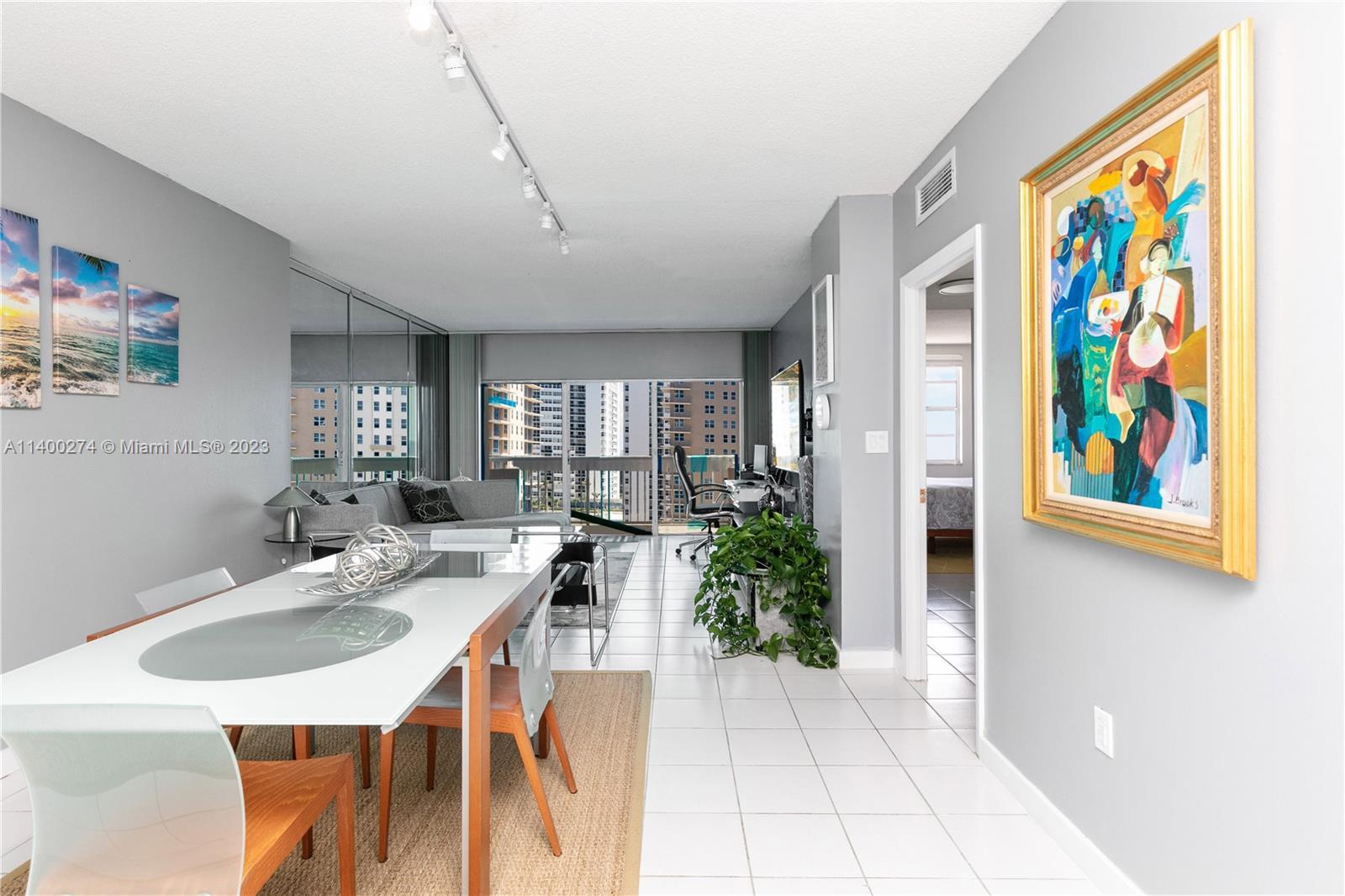 Photo of 1950 S Ocean Dr #7D in Hallandale Beach, FL