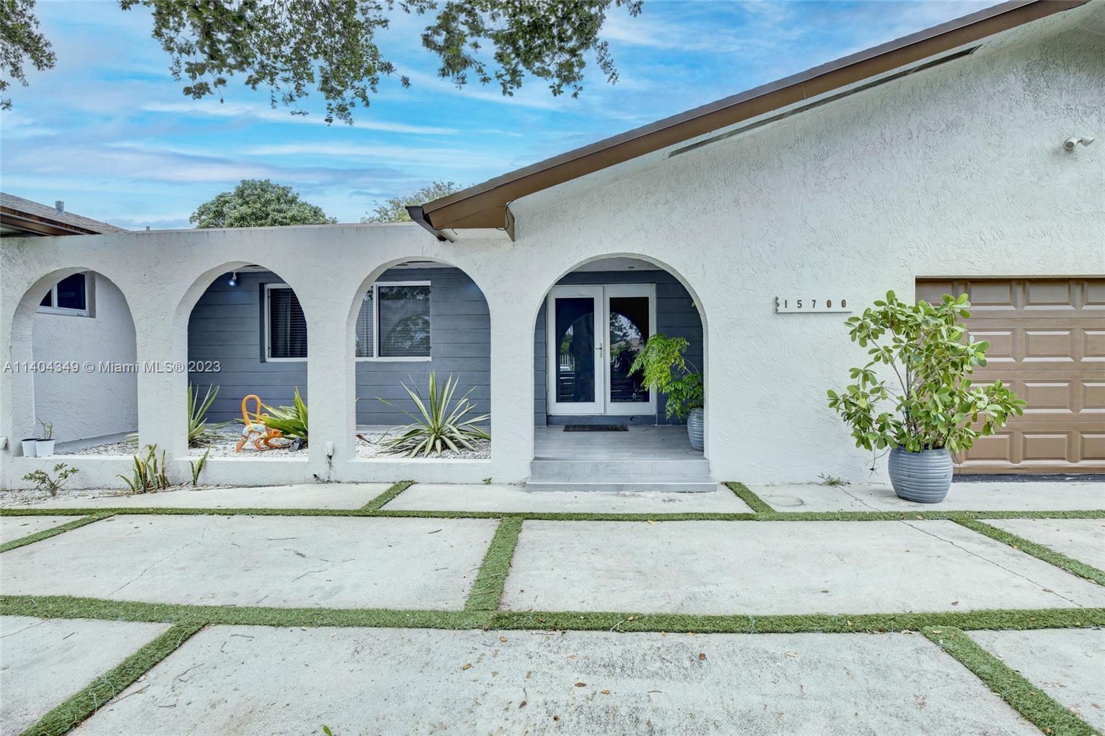 Photo of 15700 NW 37th Ct in Miami Gardens, FL