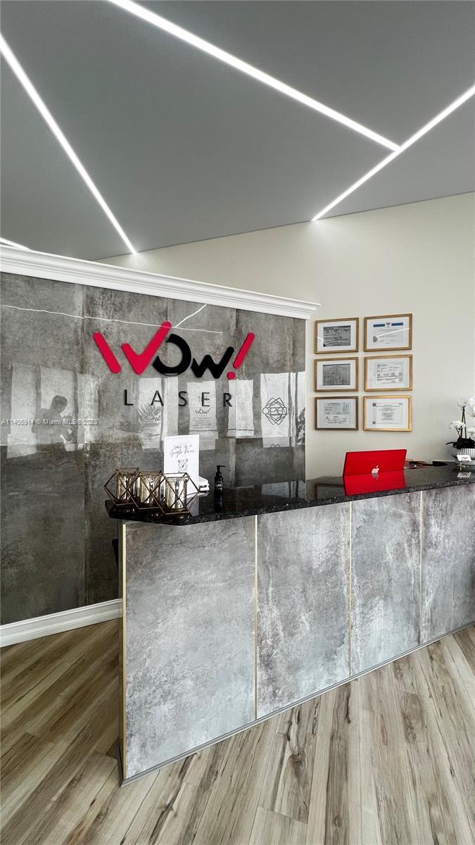 Photo of 1011-1021 W Hallandale Beach Blvd in Hallandale Beach, FL