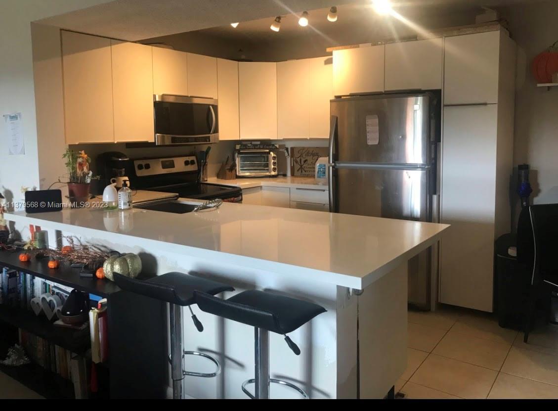 Photo of 450 W Palm Cir W #308 in Pembroke Pines, FL