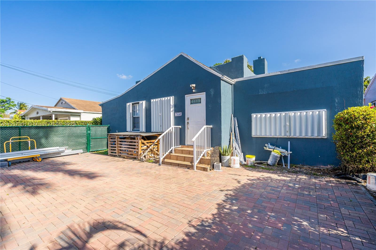 Photo of 2350 SW 18th St in Miami, FL