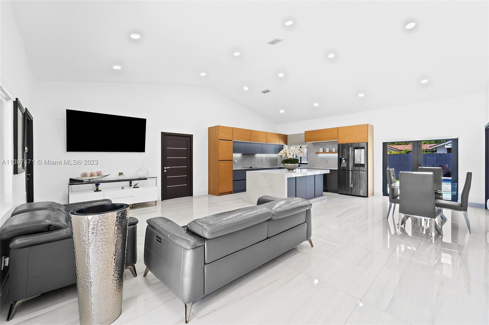 Photo of 19494 NW 61st Ave in Hialeah, FL