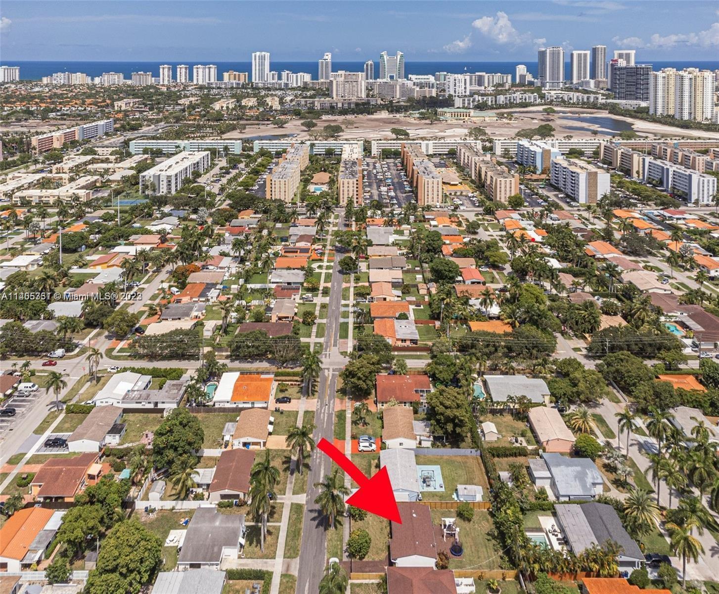 Photo of 906 NE 6th St in Hallandale Beach, FL