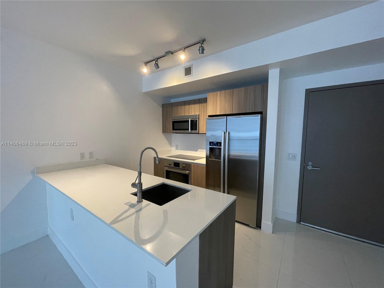 Cassa Brickell is a sleek and modern boutique building in downtown Miami offering residents a sophis
