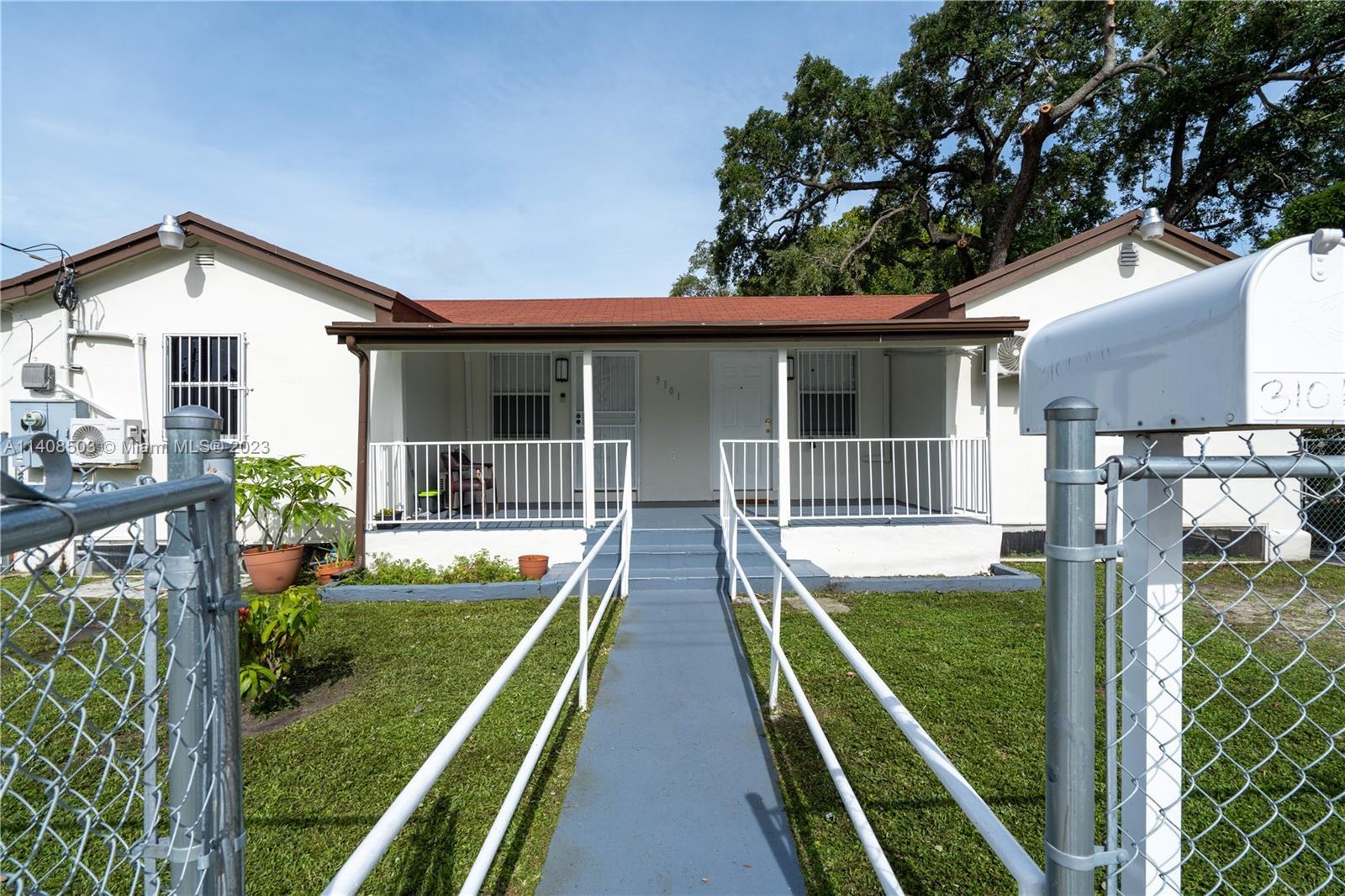 Photo of 3101 NW 28th St in Miami, FL
