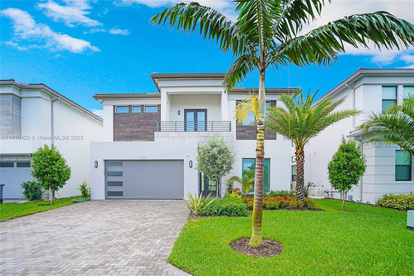 Absolutely stunning 4 bed, 5 bath single family home with oversized den/bedroom & loft. Enjoy panora