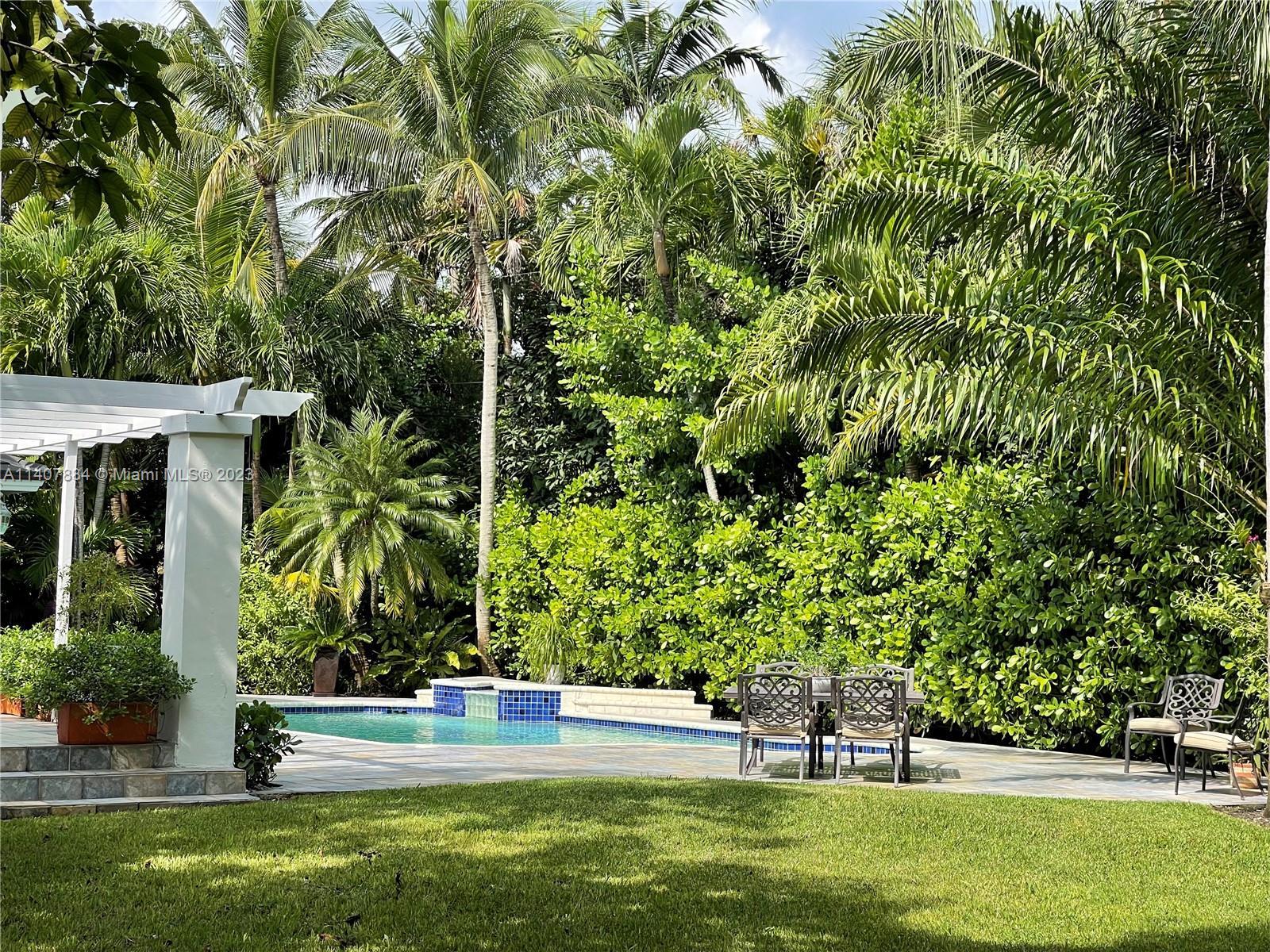 Photo of 6895 S Cartee Rd in Palmetto Bay, FL