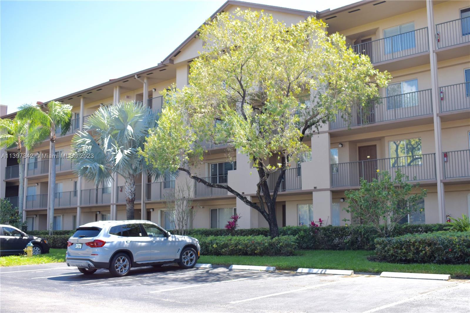 Photo of 12550 SW 15th St #413E in Pembroke Pines, FL