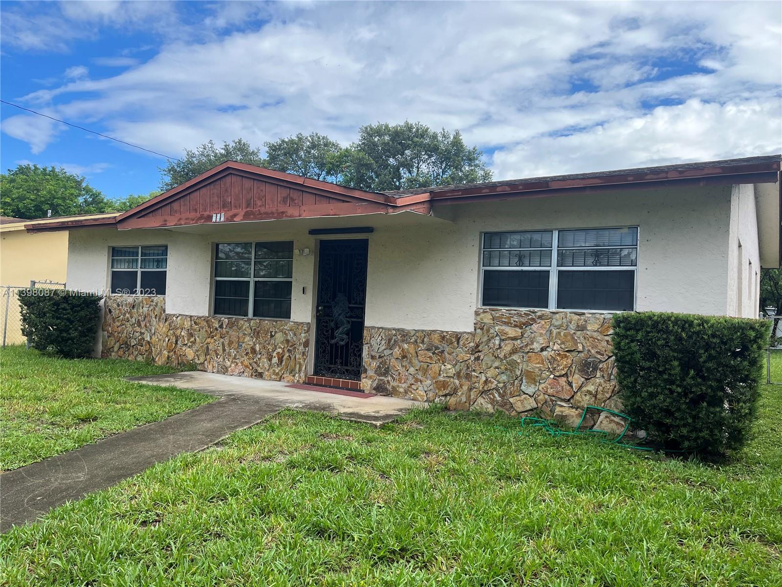 Photo of 634 NW 4th Ct in Hallandale Beach, FL
