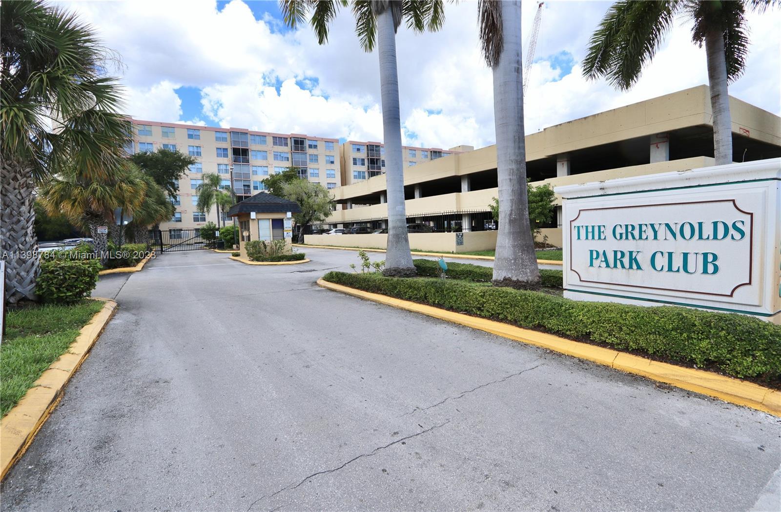 Photo of 17890 W Dixie Hwy 205 Hwy #205 in North Miami Beach, FL