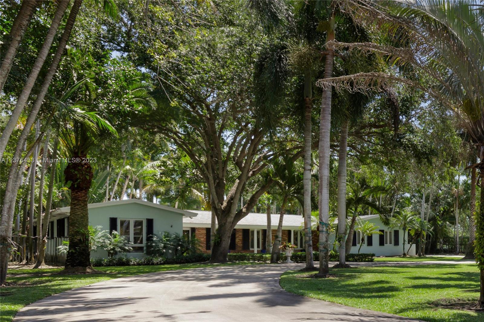 Photo of 12121 SW 60th Ct in Pinecrest, FL