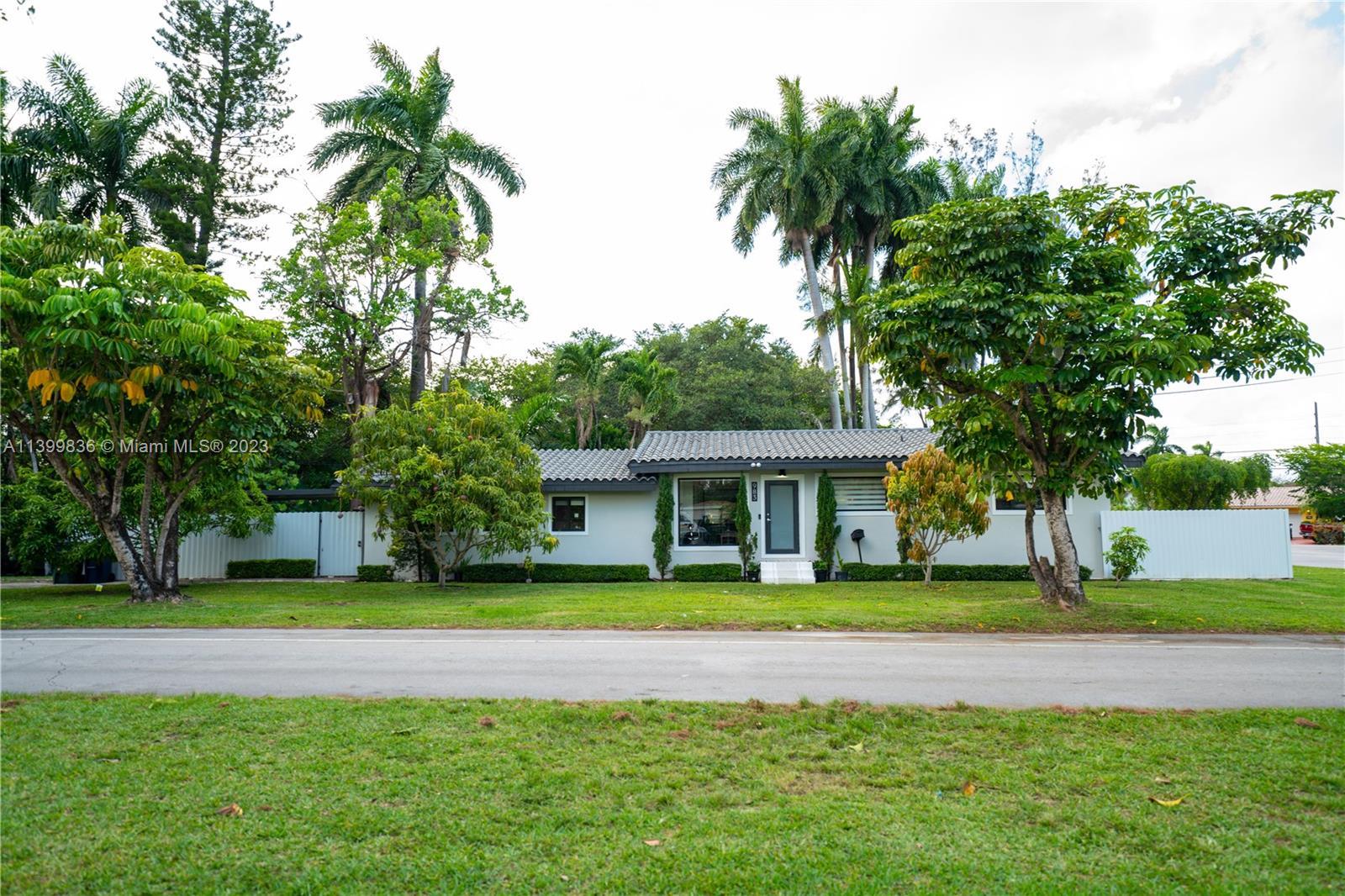 Photo of 983 Morningside Dr in Miami Springs, FL