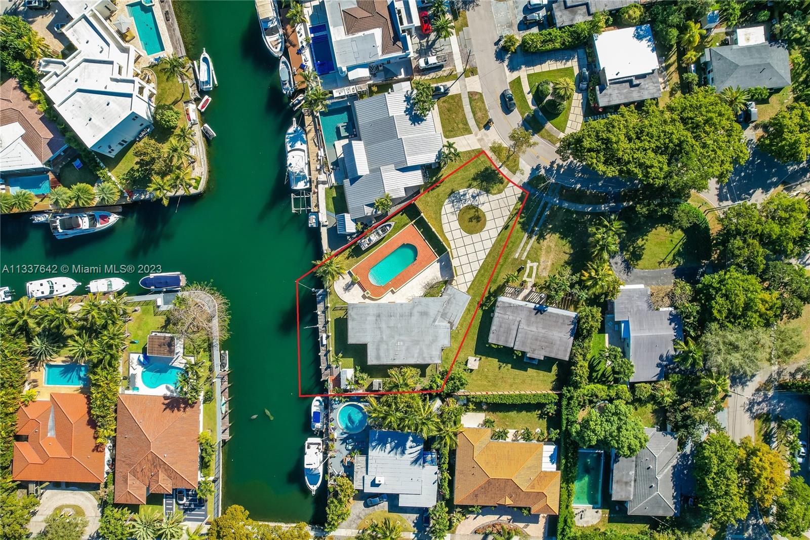 Photo of 1800 Hibiscus Dr in North Miami, FL