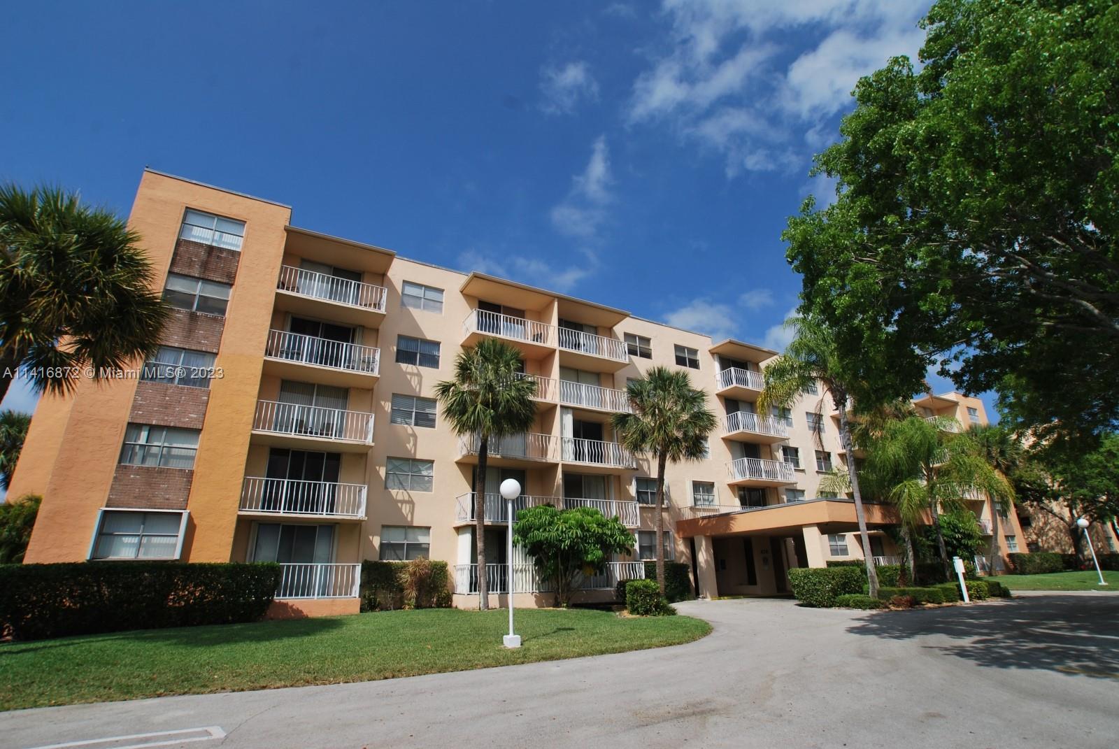 Photo of 470 Executive Center Dr #2D in West Palm Beach, FL