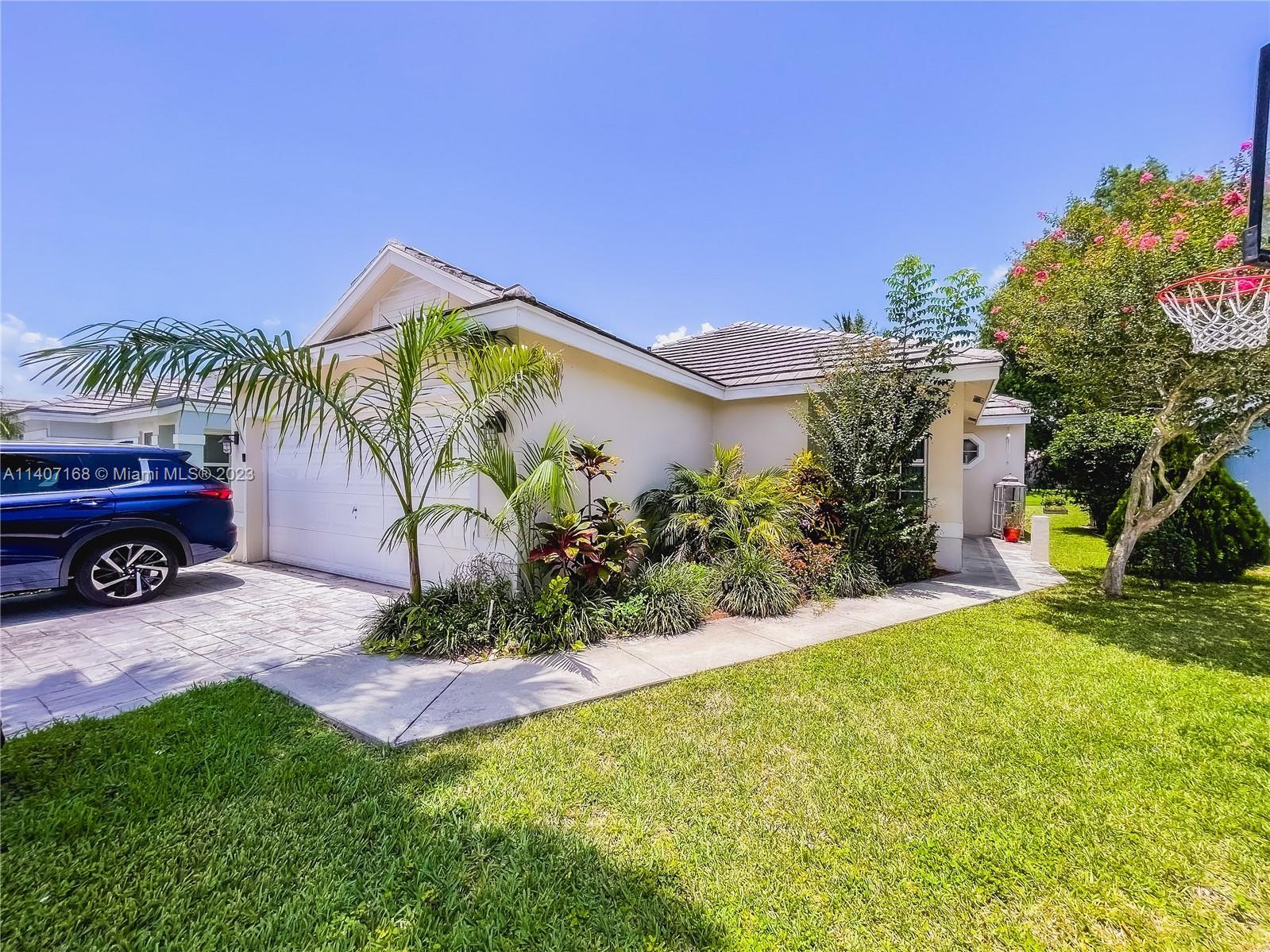 Photo of 9291 Arborwood Cir in Davie, FL