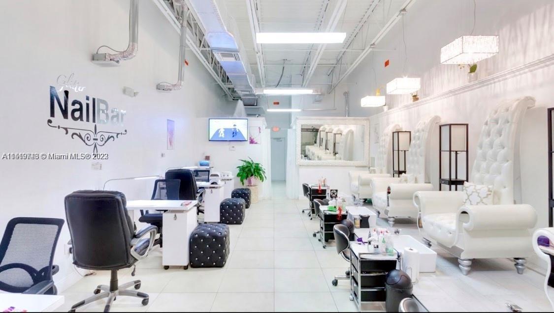 Photo of 1011 W Hallandale Beach Blvd in Hallandale Beach, FL