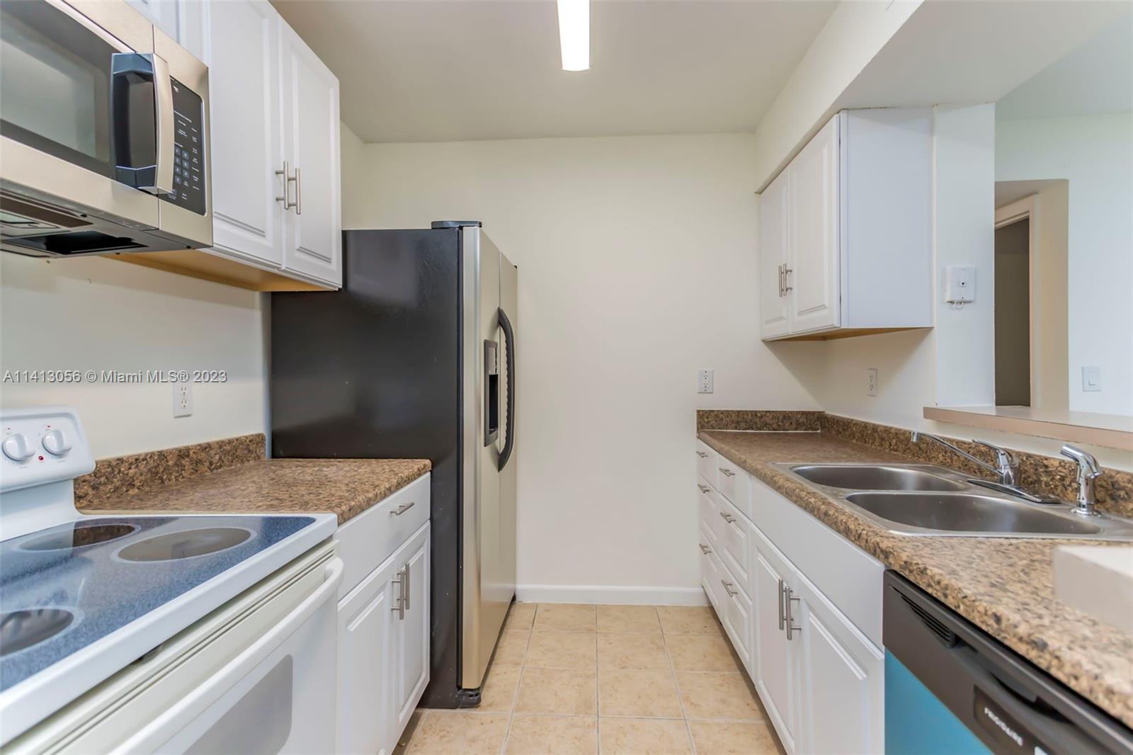 Amazing and renovated unit 2 bedrooms and 2 baths in a well maintained community and ready to move i