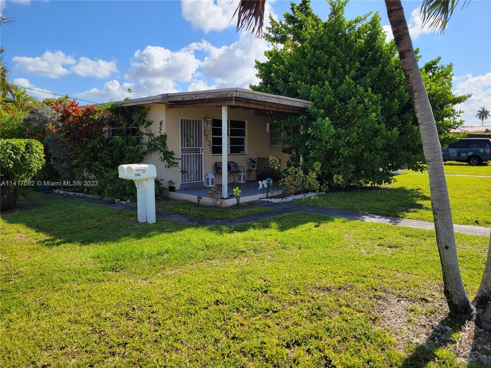 Photo of 1535 SW 70th Ave in Miami, FL