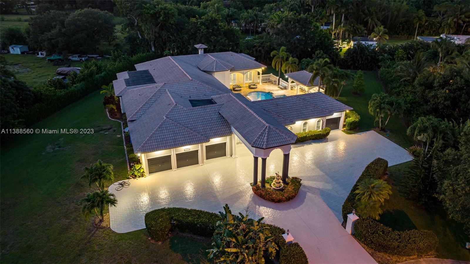 Photo of 13751 Pine Meadow Ct in Davie, FL