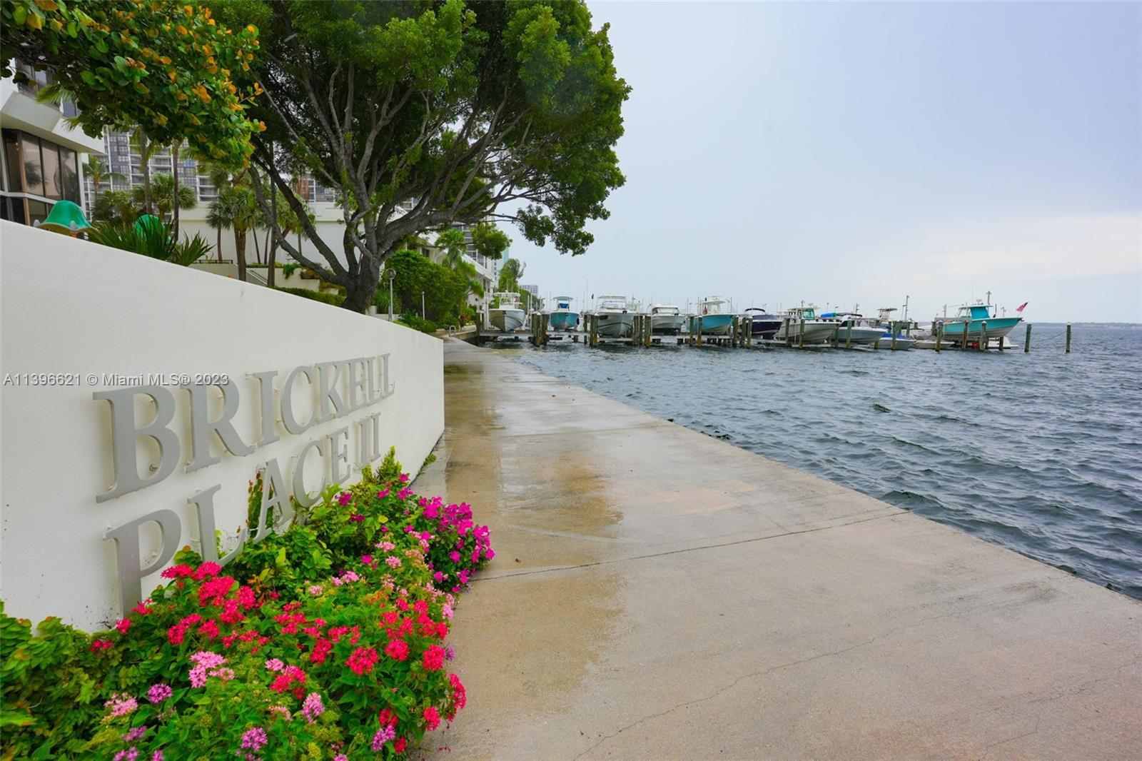 Stunning 3 bedroom 2.5 bathroom apartment on the 14th floor with stunning views of Biscayne Bay from