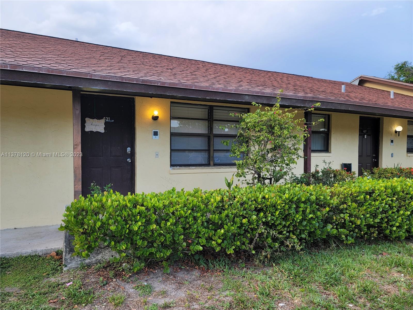 Photo of 431 Glenwood Dr #431 in West Palm Beach, FL