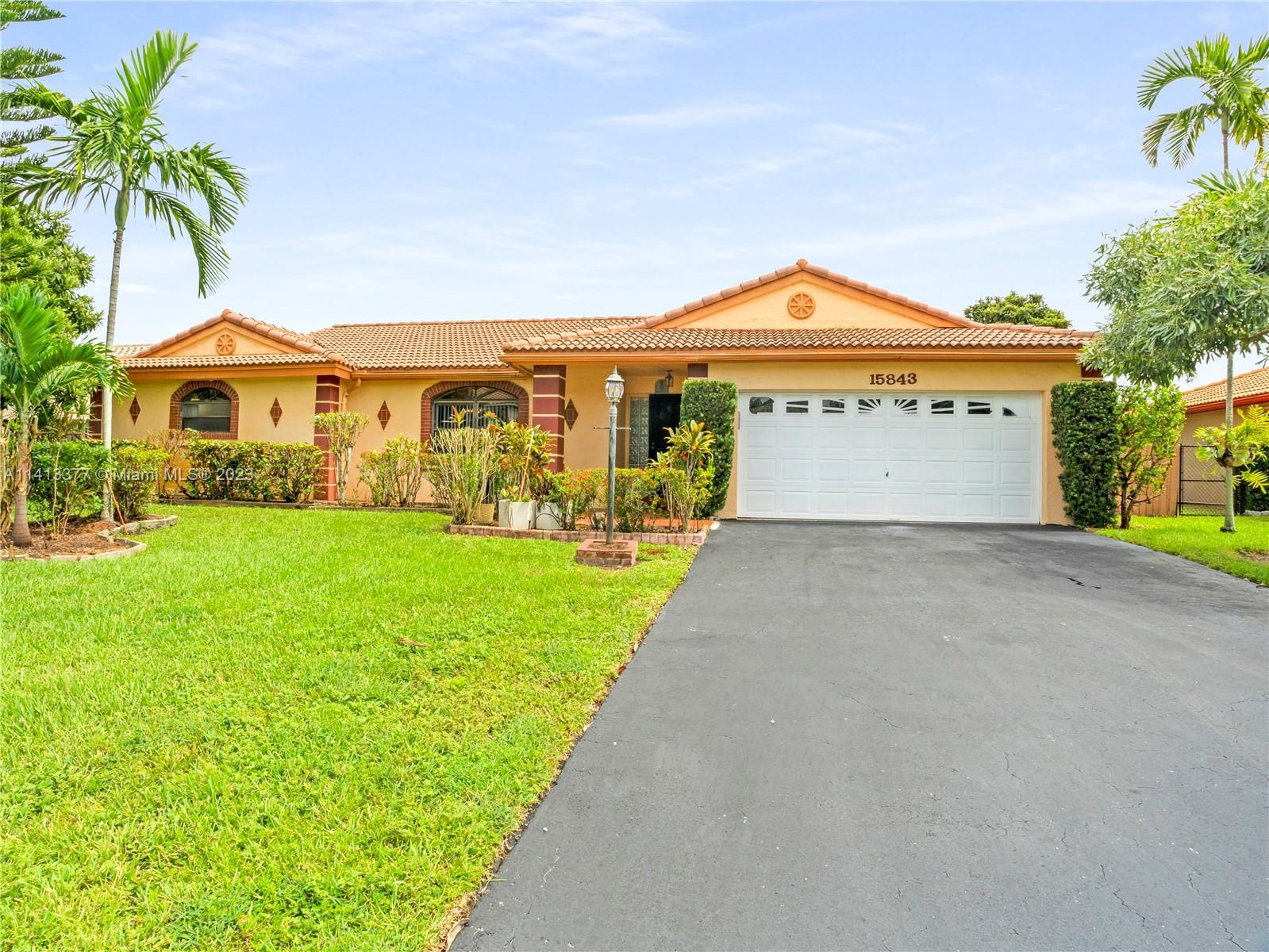 Photo of 15843 Stonetower St in Davie, FL