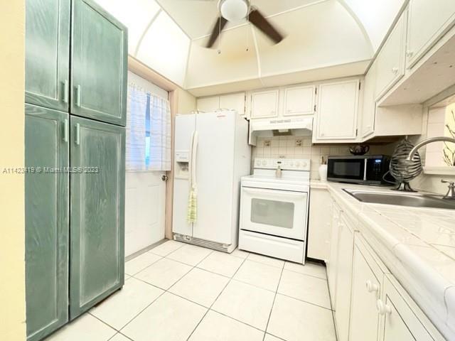 Photo of 4805 NW 35th St #616 in Lauderdale Lakes, FL