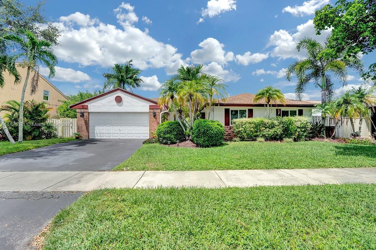 Photo of 14620 Highland Springs Ct in Davie, FL