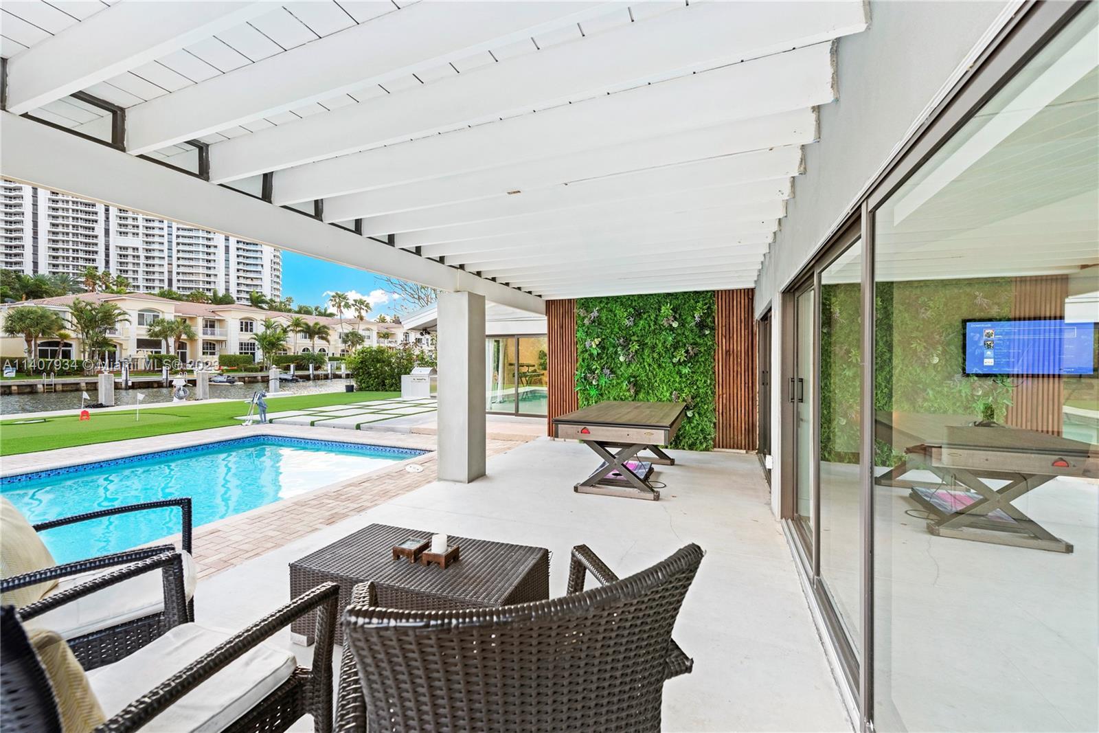 Photo of 207 Holiday Dr in Hallandale Beach, FL
