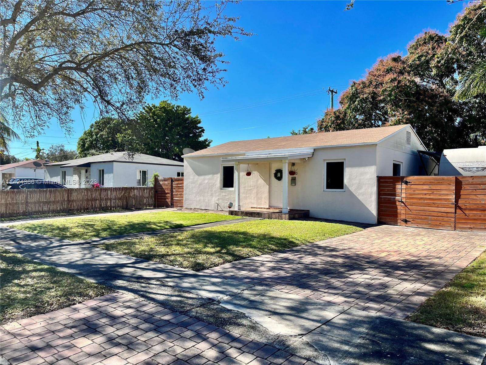 Photo of 6440 Sw 57th in South Miami, FL