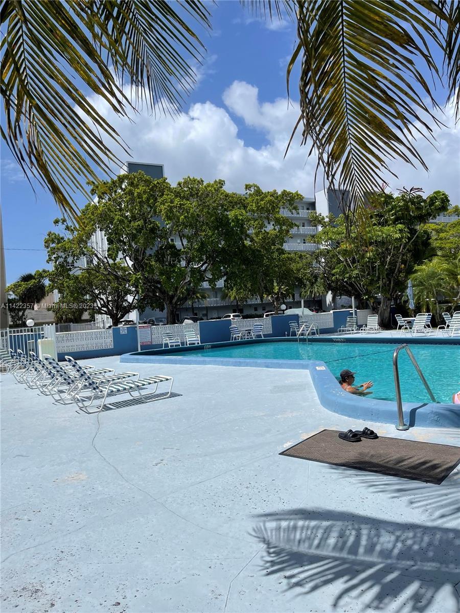 Photo of 401 NE 14th Ave #204 in Hallandale Beach, FL