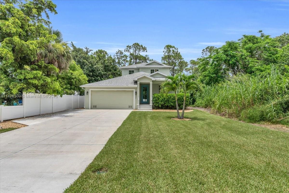 Photo of 2955 Pine Tree Dr in Naples, FL