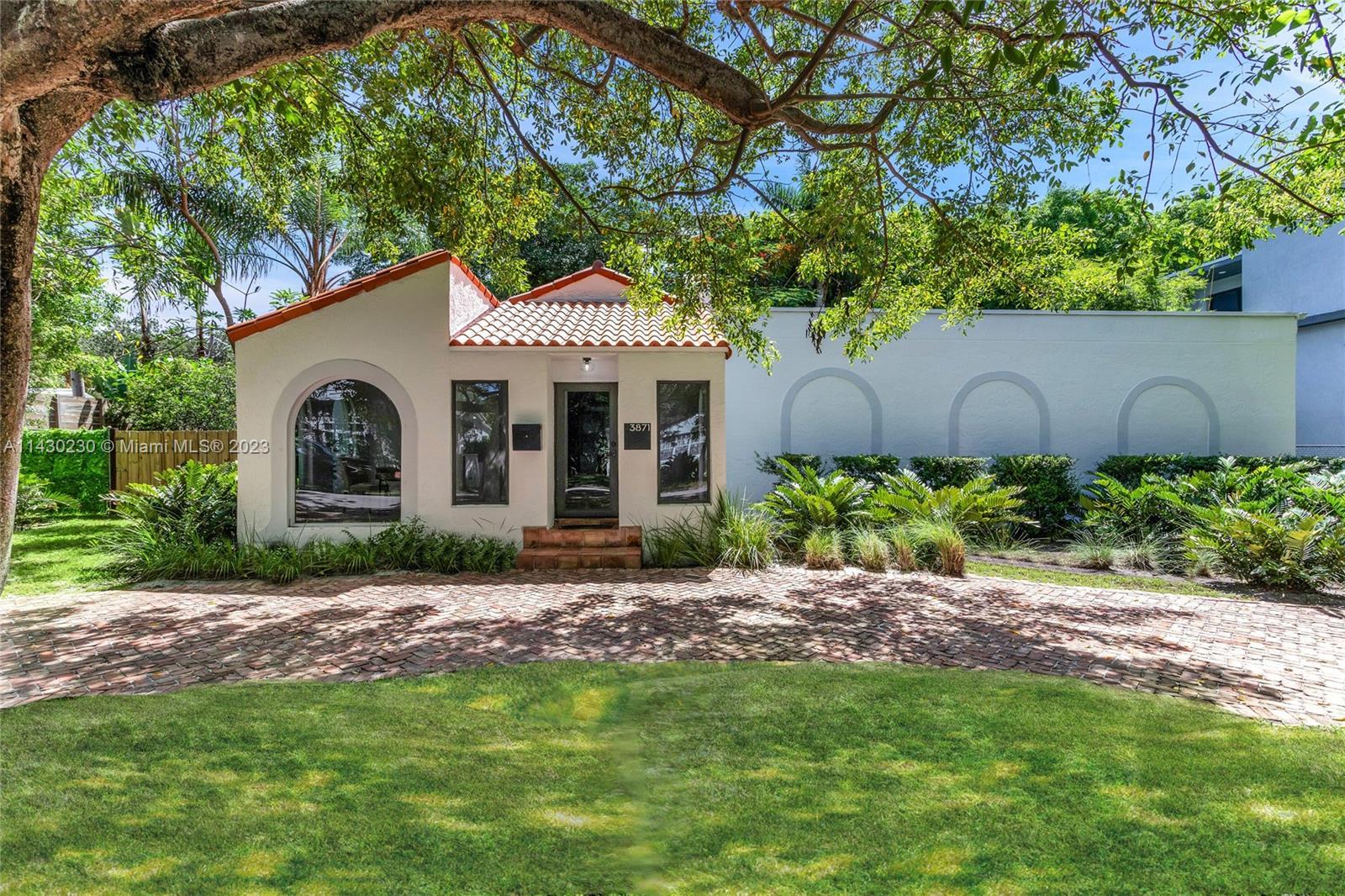 Photo of 3871 S Le Jeune Rd in Miami, FL