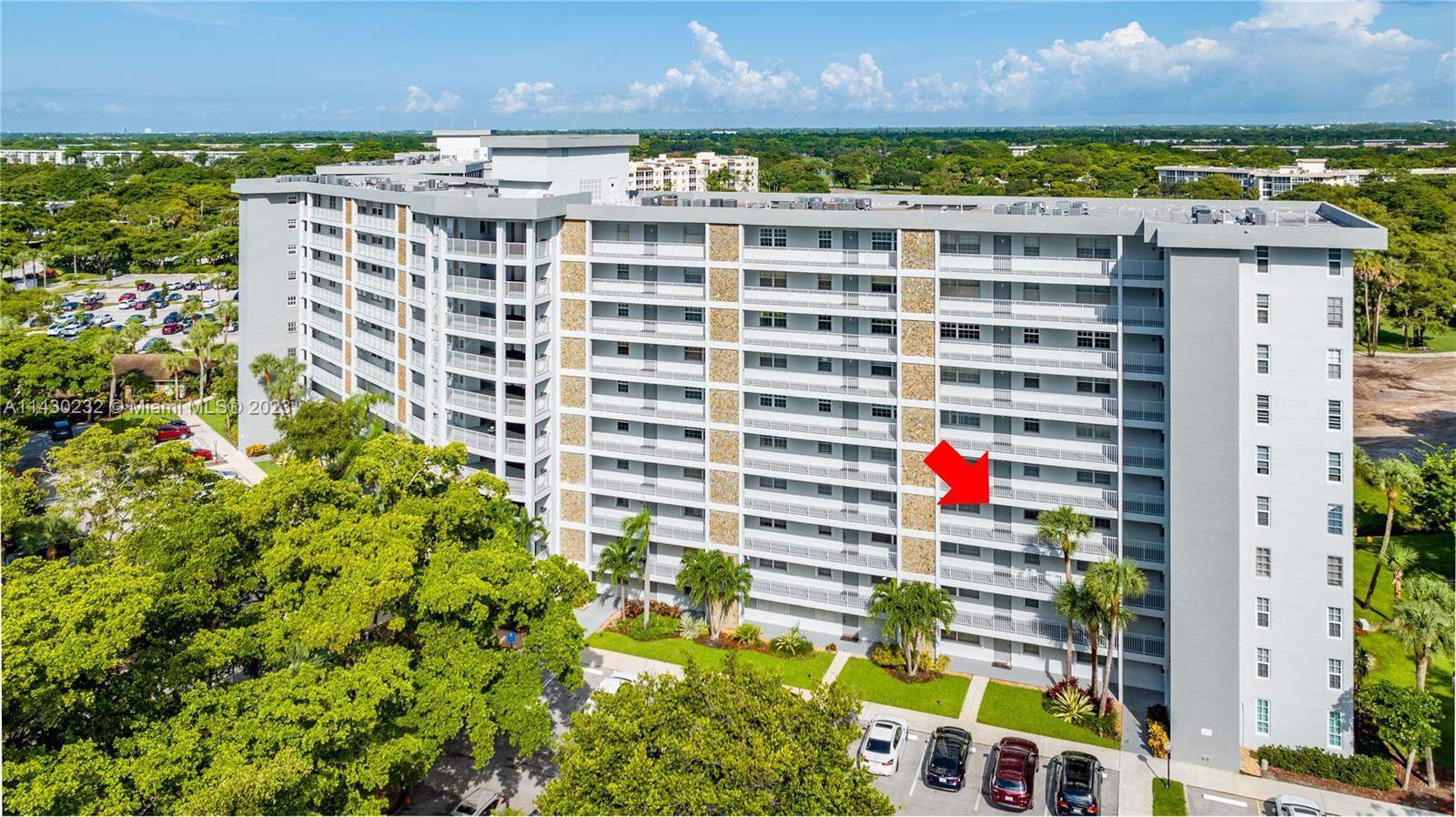 Golf Paradise! Your opportunity to own a condo in this beautiful Palm Aire CC. Great price for 3 Bed
