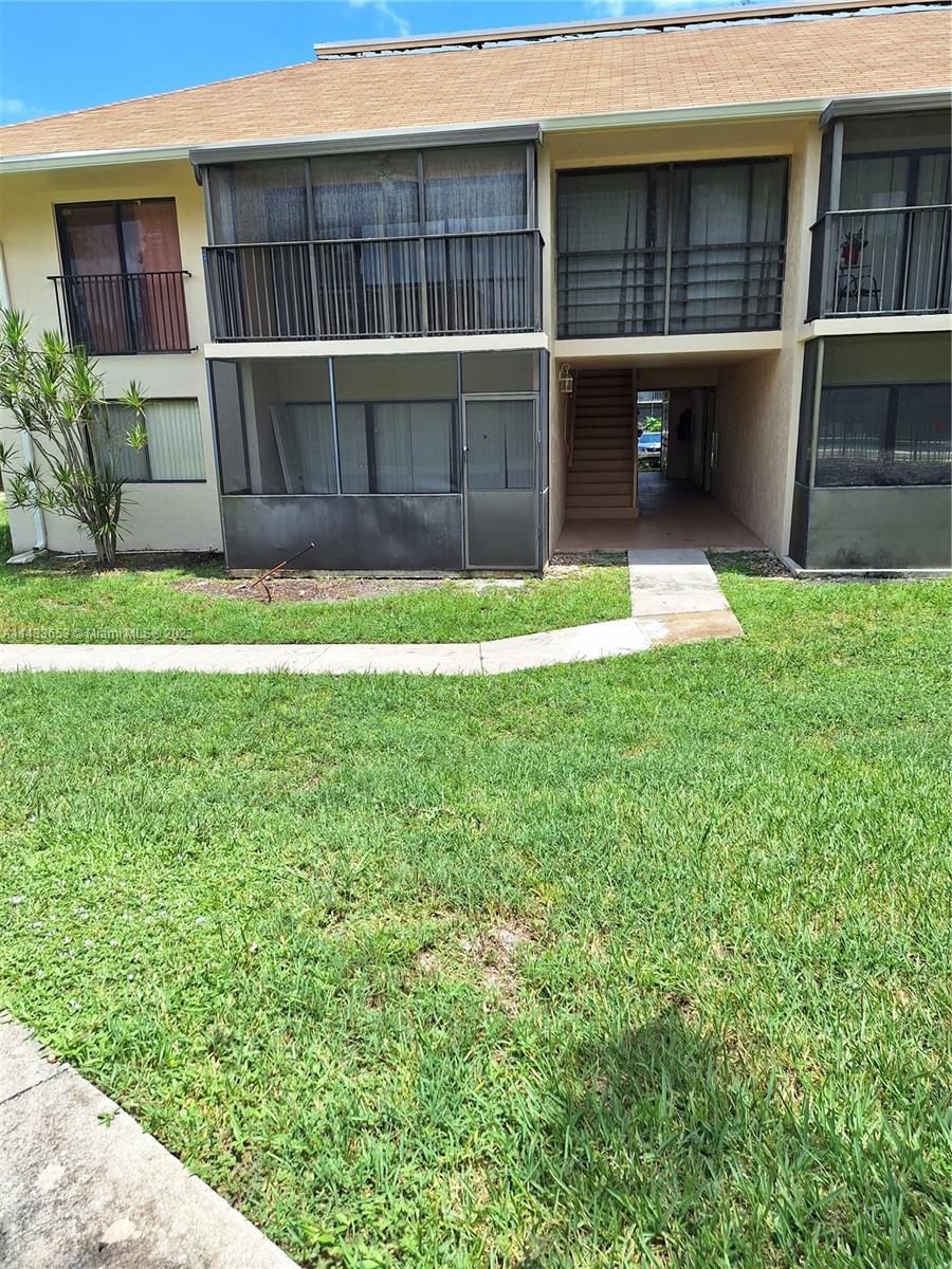 Photo of 5805 Washington St #16 in Hollywood, FL