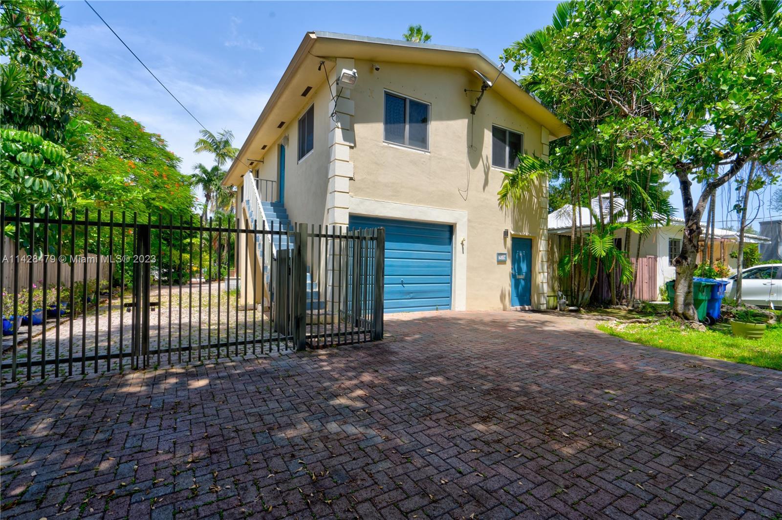 Photo of 925 NW 7th St Rd in Miami, FL