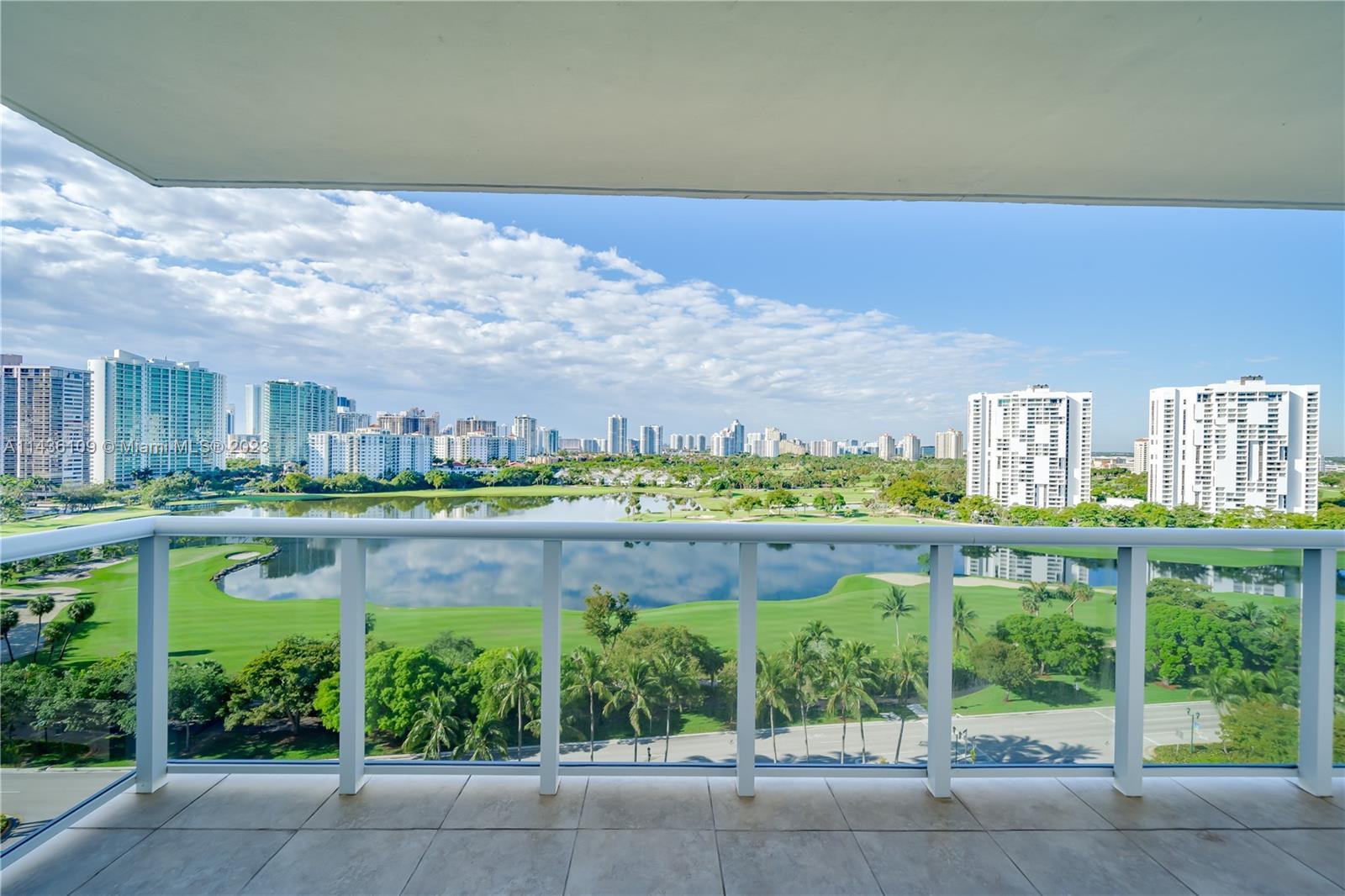Your search is over! Spectacular 1/1.5 Condo in Aventura with Breathtaking Panoramic views of the Sk