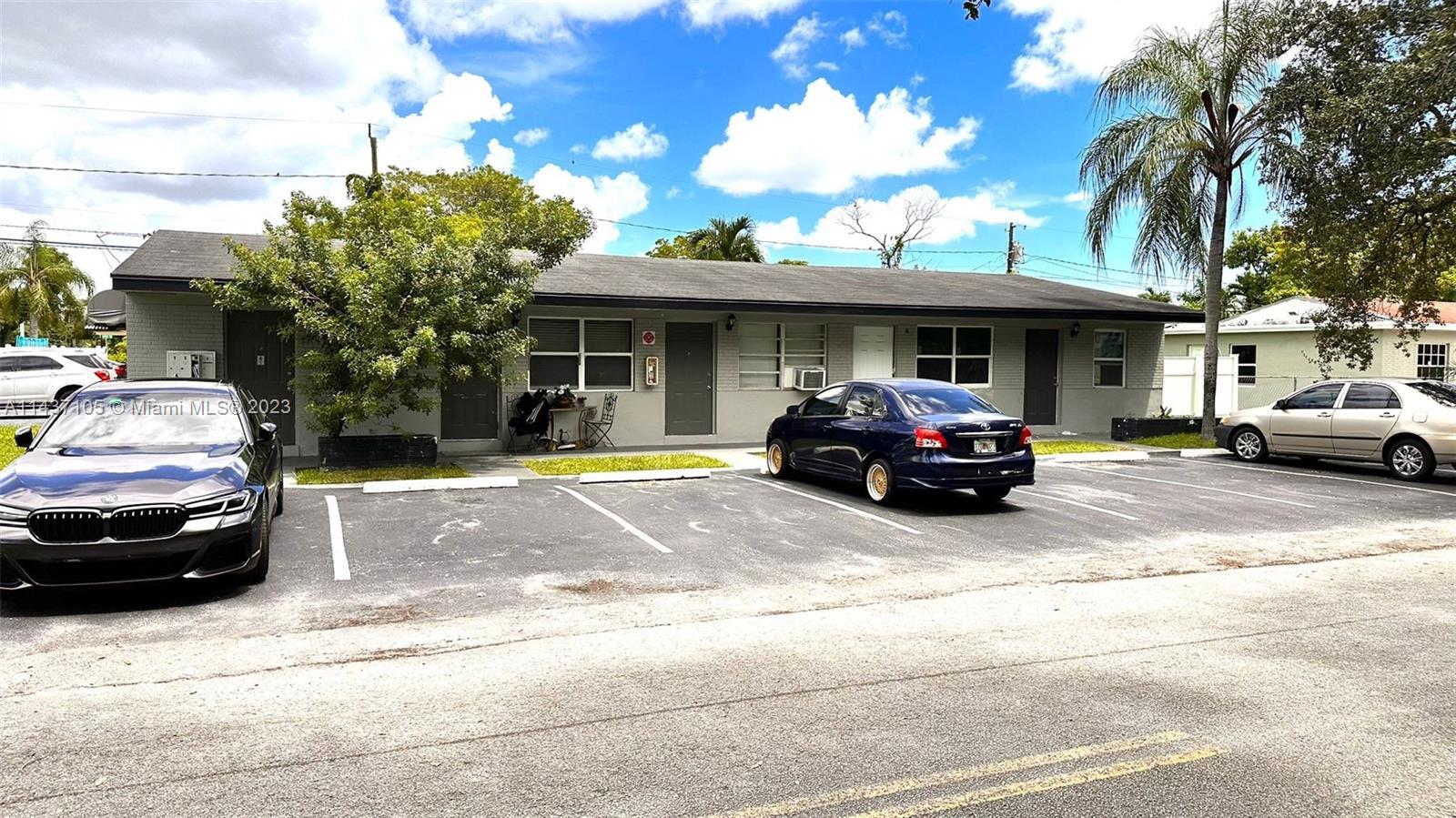Photo of 6097 Rodman St in Hollywood, FL