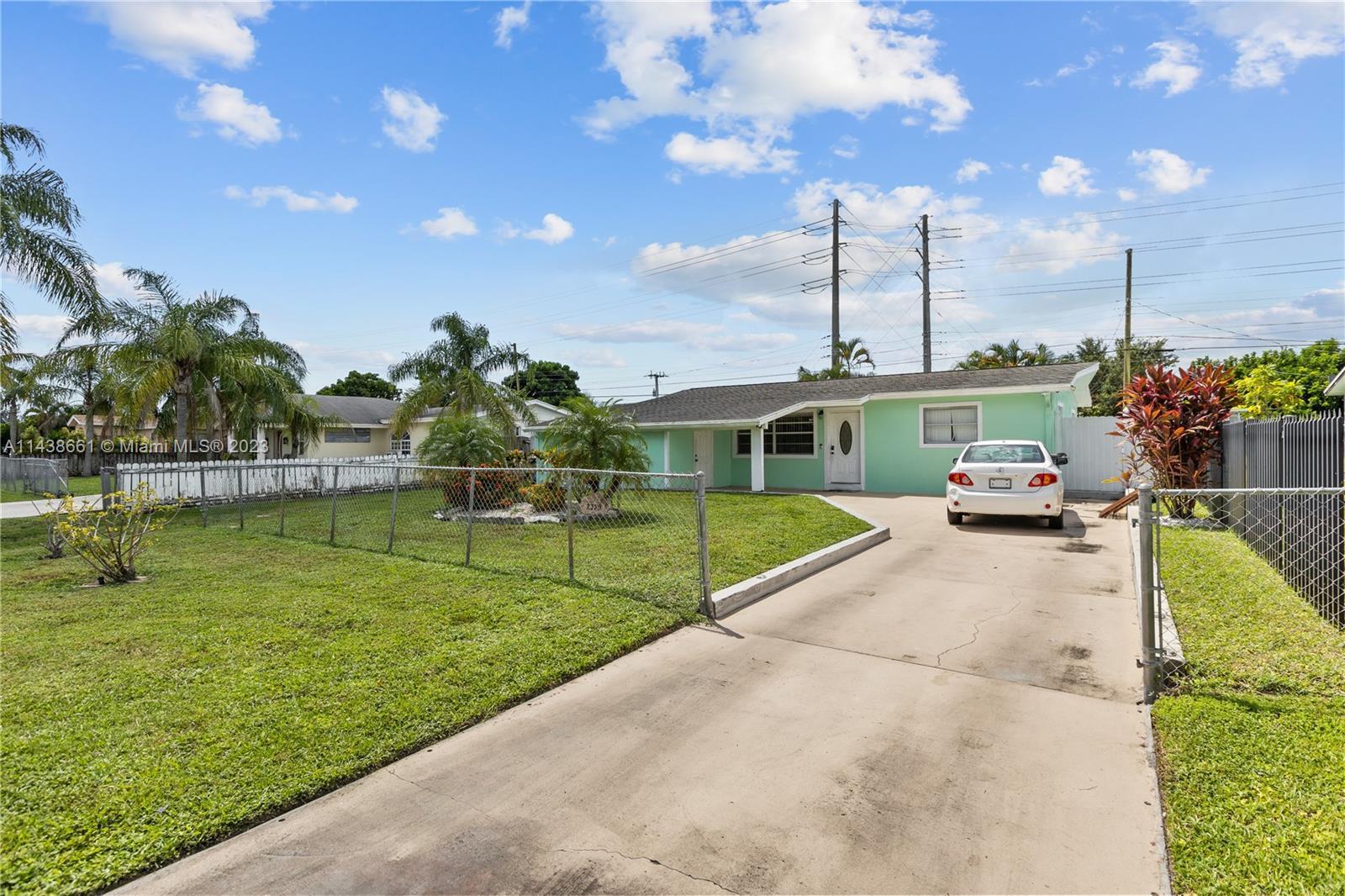 Amazing location, location, location! This home will allow you Enjoy the perks of Florida living! ju