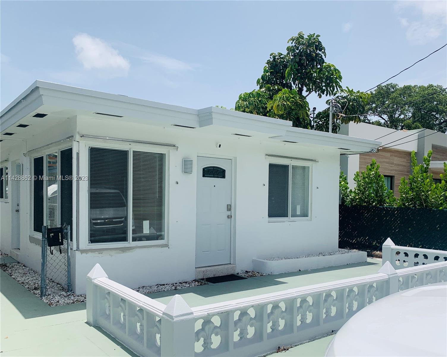 Photo of 116 SE 9th Ct in Hallandale Beach, FL